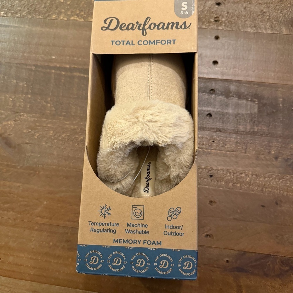 Dearfoams Sand Slippers with Plush Lining